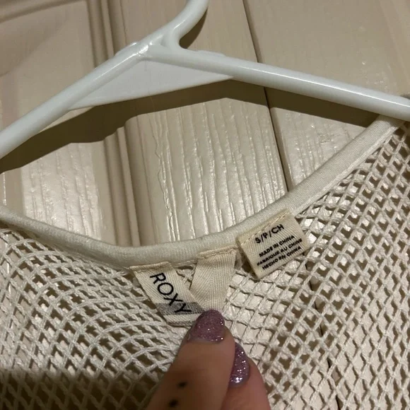 ROXY White Sleeveless Fishnet Cut-Out Blouse SIZE SMALL - Picture 2 of 4